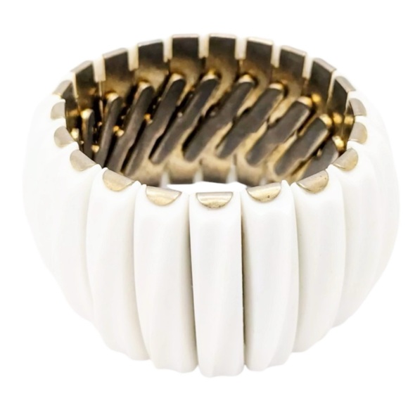 Vintage Léru White Lucite Expandable Bracelet Cuff - Picture 1 of 8